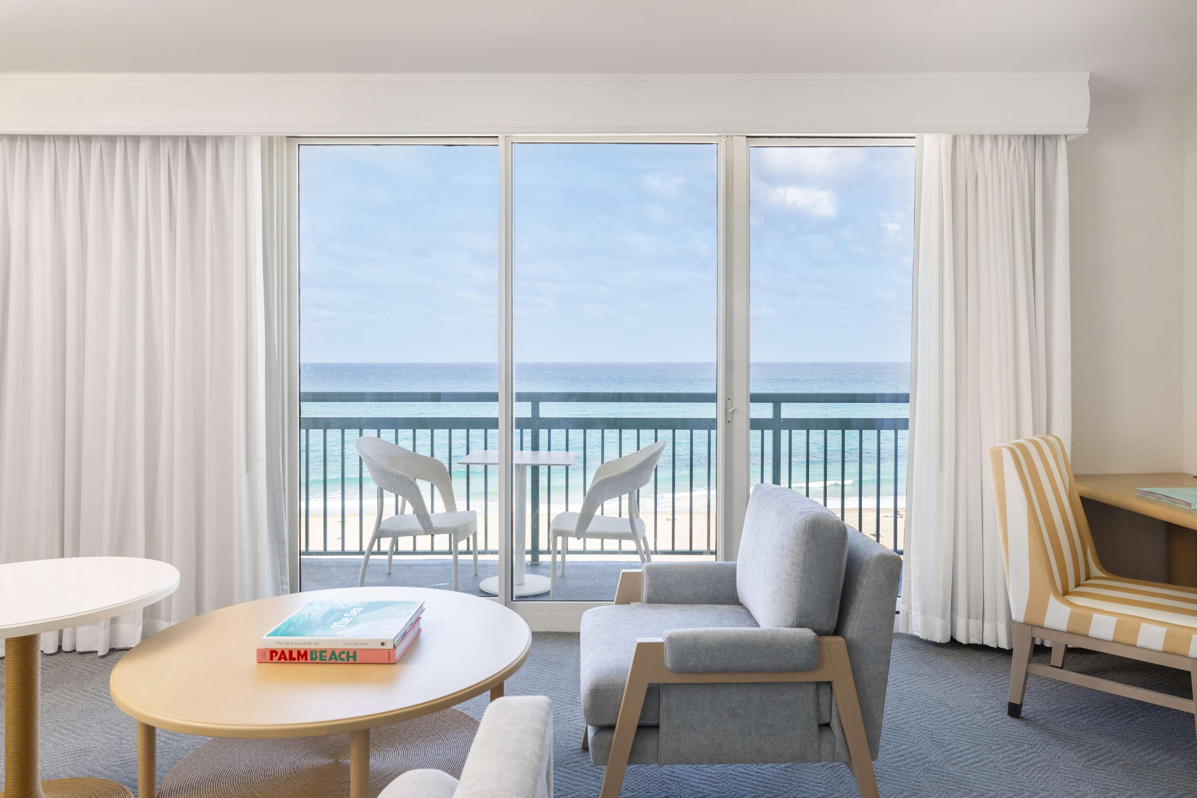 The Singer Oceanfront Resort, Curio Collection By Hilton Riviera Beach Dış mekan fotoğraf