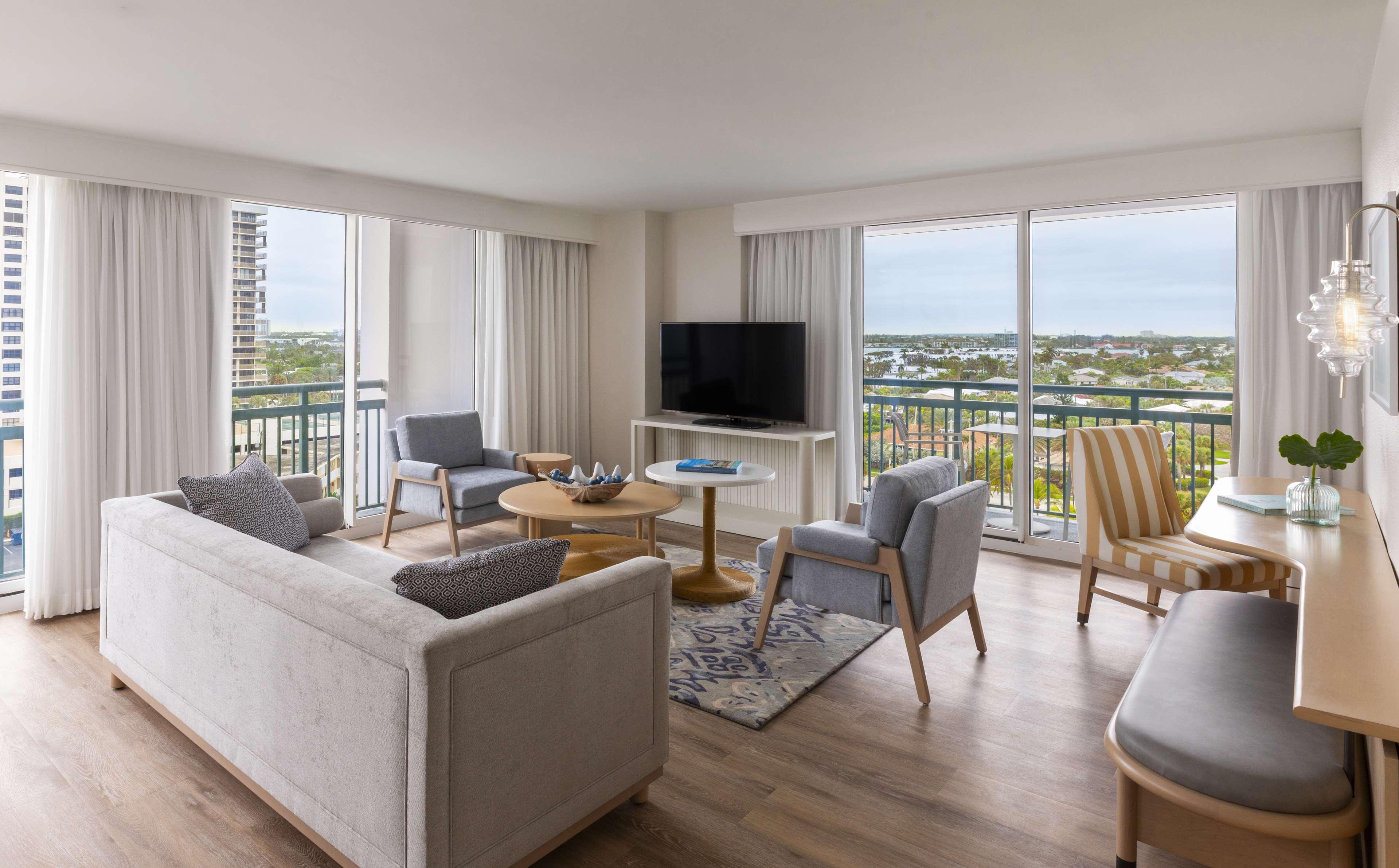 The Singer Oceanfront Resort, Curio Collection By Hilton Riviera Beach Dış mekan fotoğraf