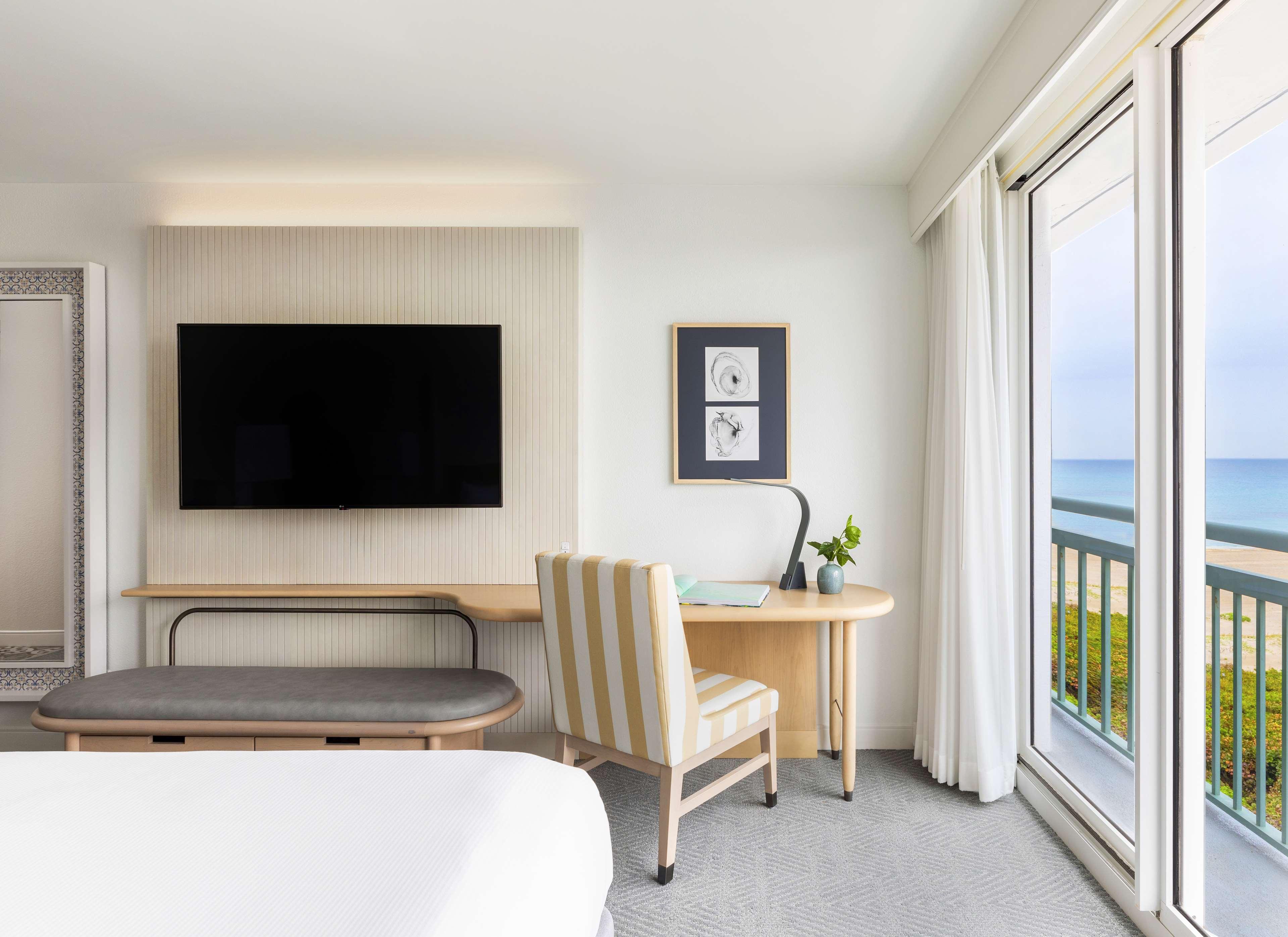 The Singer Oceanfront Resort, Curio Collection By Hilton Riviera Beach Dış mekan fotoğraf