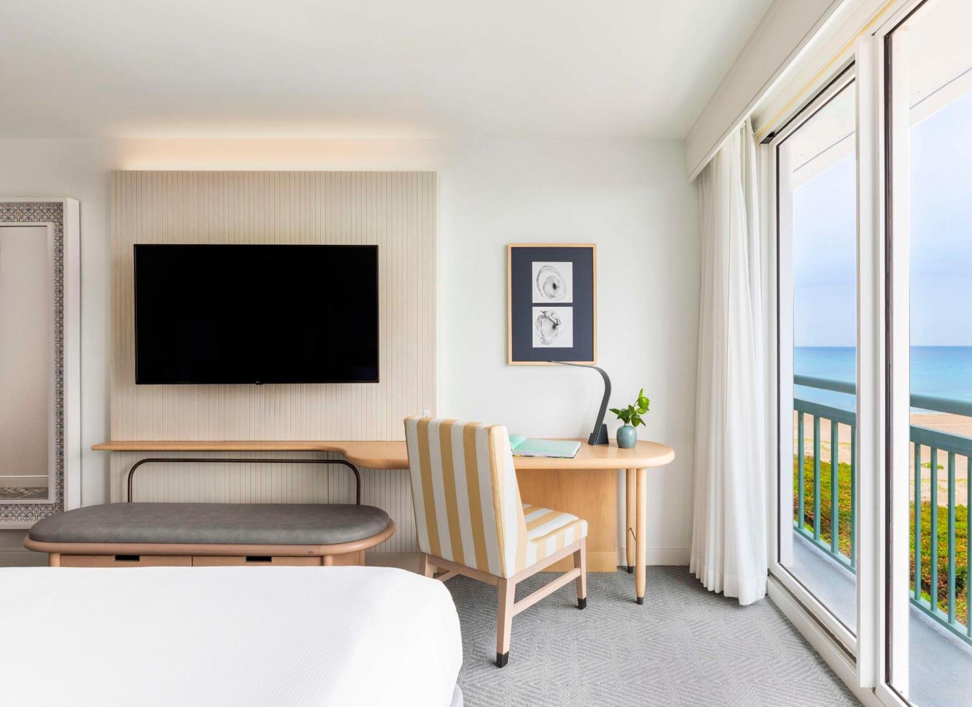 The Singer Oceanfront Resort, Curio Collection By Hilton Riviera Beach Dış mekan fotoğraf