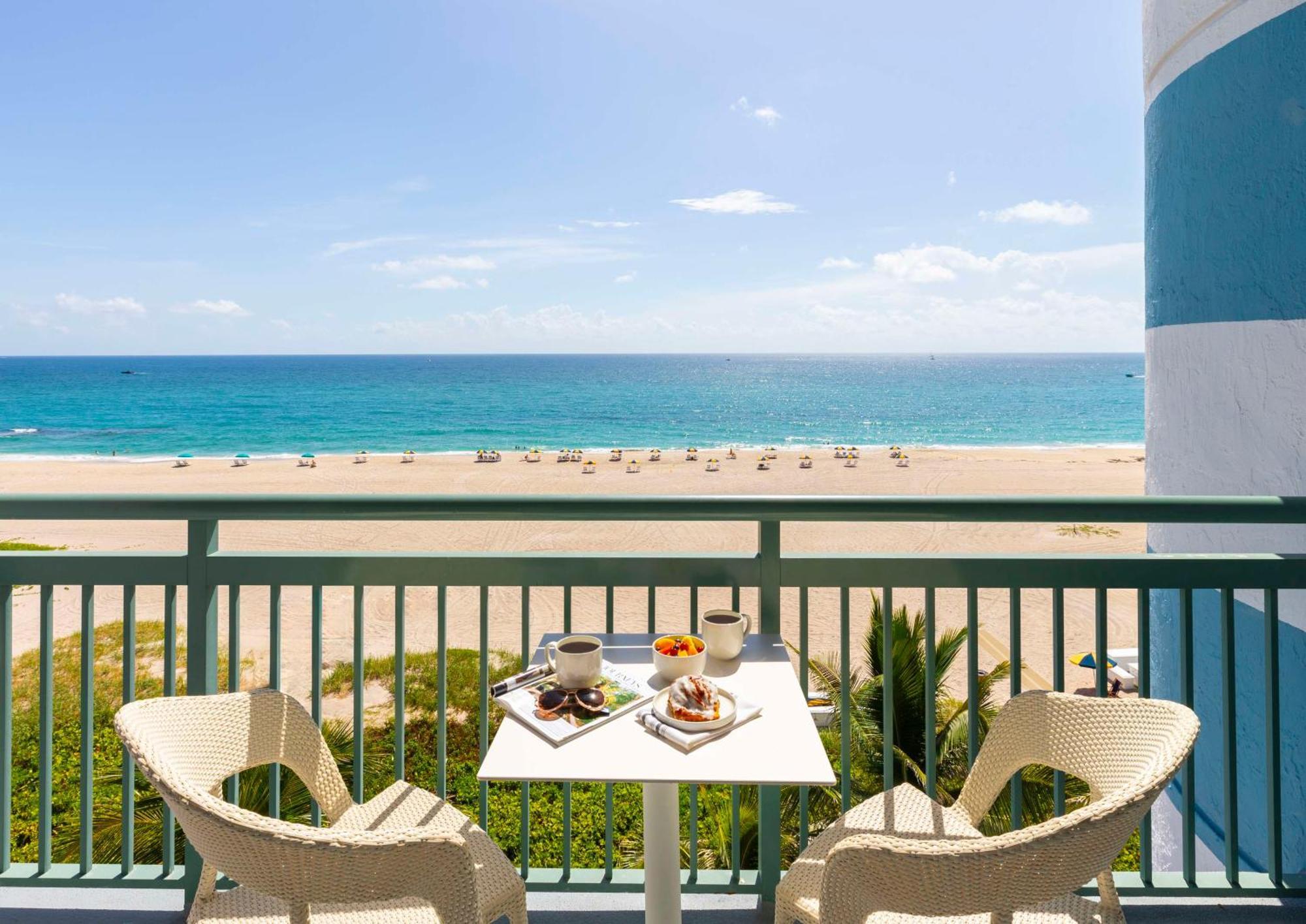 The Singer Oceanfront Resort, Curio Collection By Hilton Riviera Beach Dış mekan fotoğraf