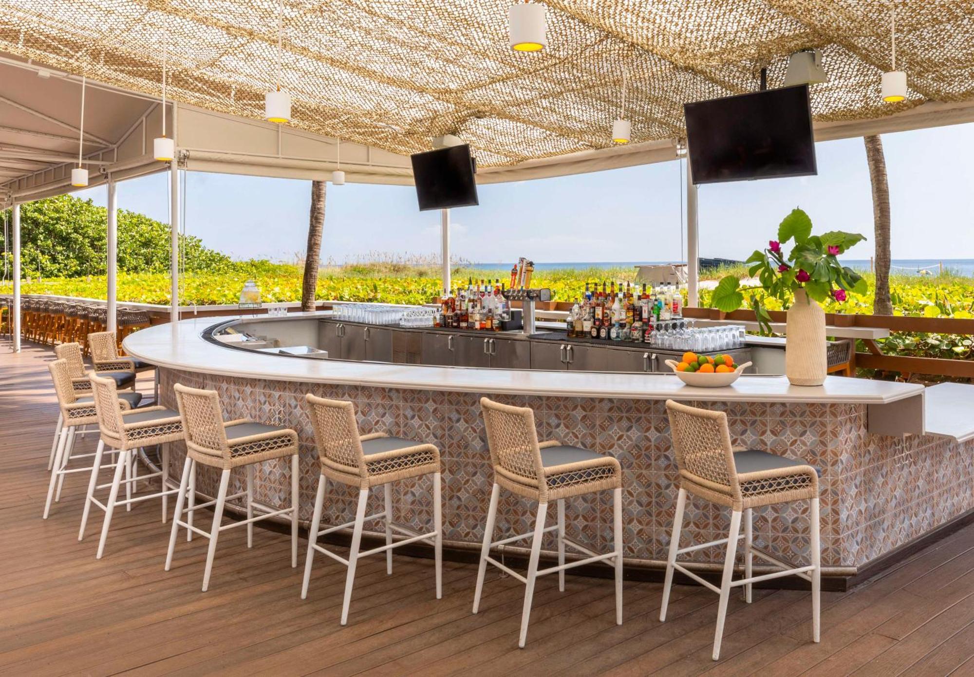 The Singer Oceanfront Resort, Curio Collection By Hilton Riviera Beach Dış mekan fotoğraf