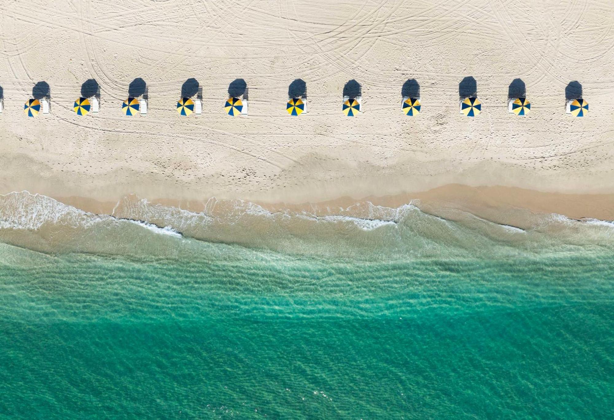 The Singer Oceanfront Resort, Curio Collection By Hilton Riviera Beach Dış mekan fotoğraf