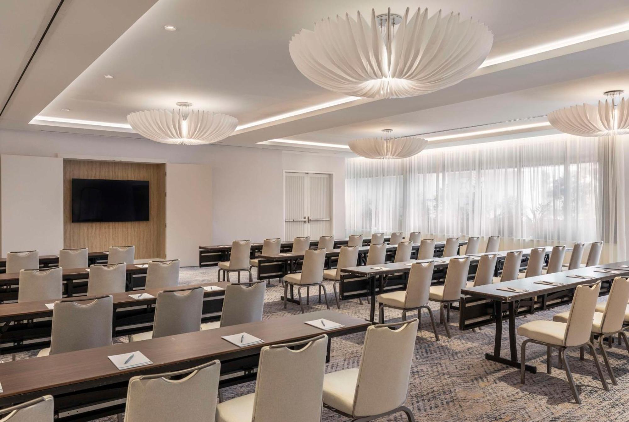 The Singer Oceanfront Resort, Curio Collection By Hilton Riviera Beach Dış mekan fotoğraf