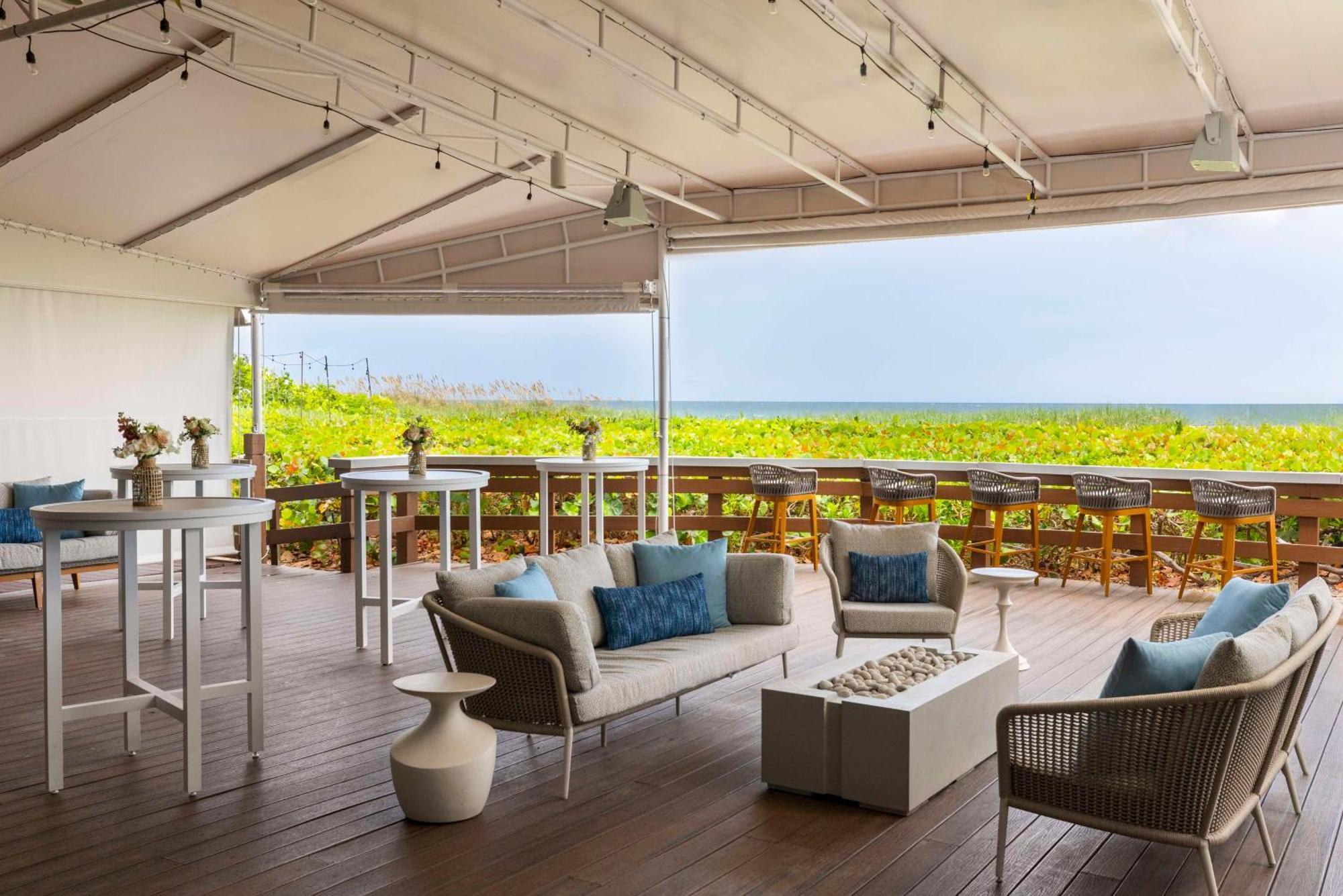 The Singer Oceanfront Resort, Curio Collection By Hilton Riviera Beach Dış mekan fotoğraf