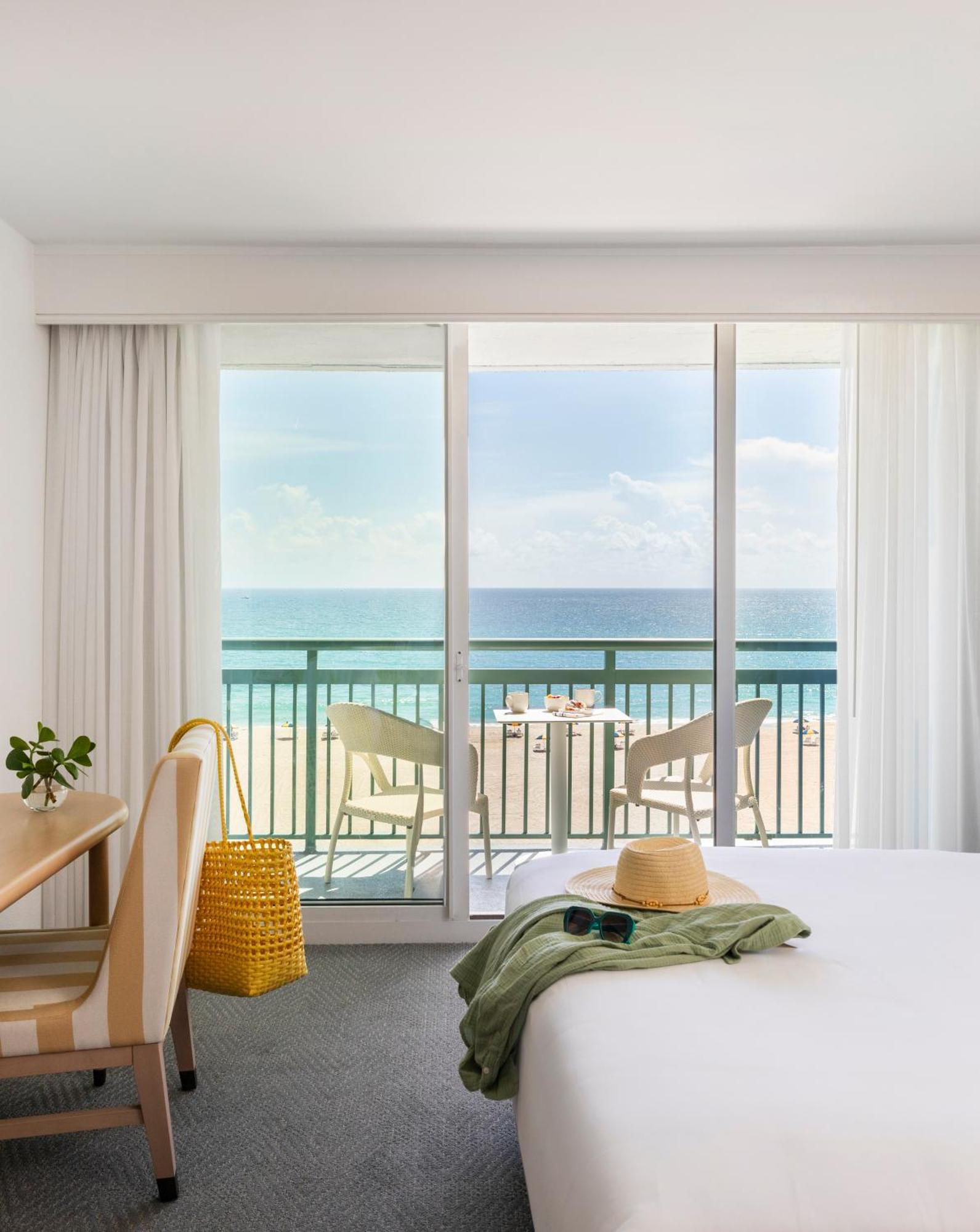 The Singer Oceanfront Resort, Curio Collection By Hilton Riviera Beach Dış mekan fotoğraf